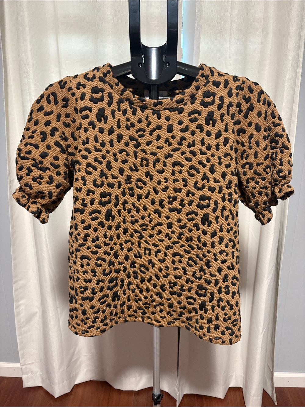 Women’s THML Leopard Print Ruffle Sleeve Top Size Small